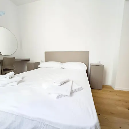 아파트 Imbriani 2b Tirabora Short Rent