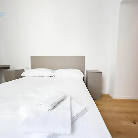 Imbriani 2b Tirabora Short Rent 트리에스테